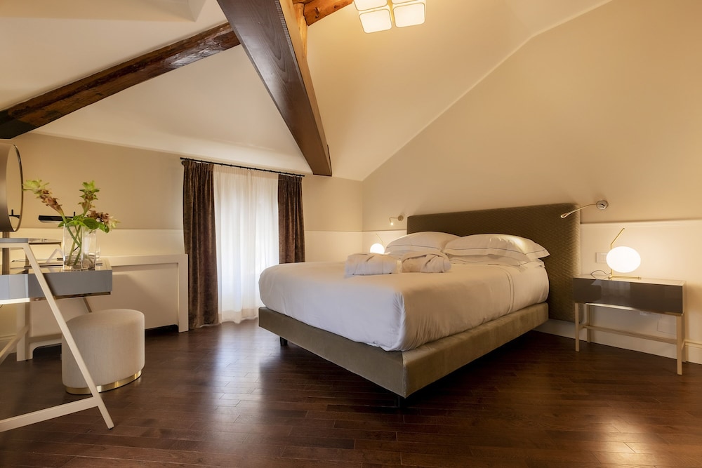 Deluxe Double Room - Photo 7