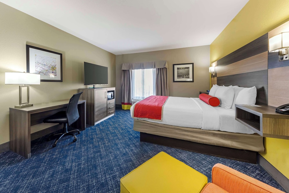 Suite, 1 King Bed, Non Smoking, Jetted Tub photo 2