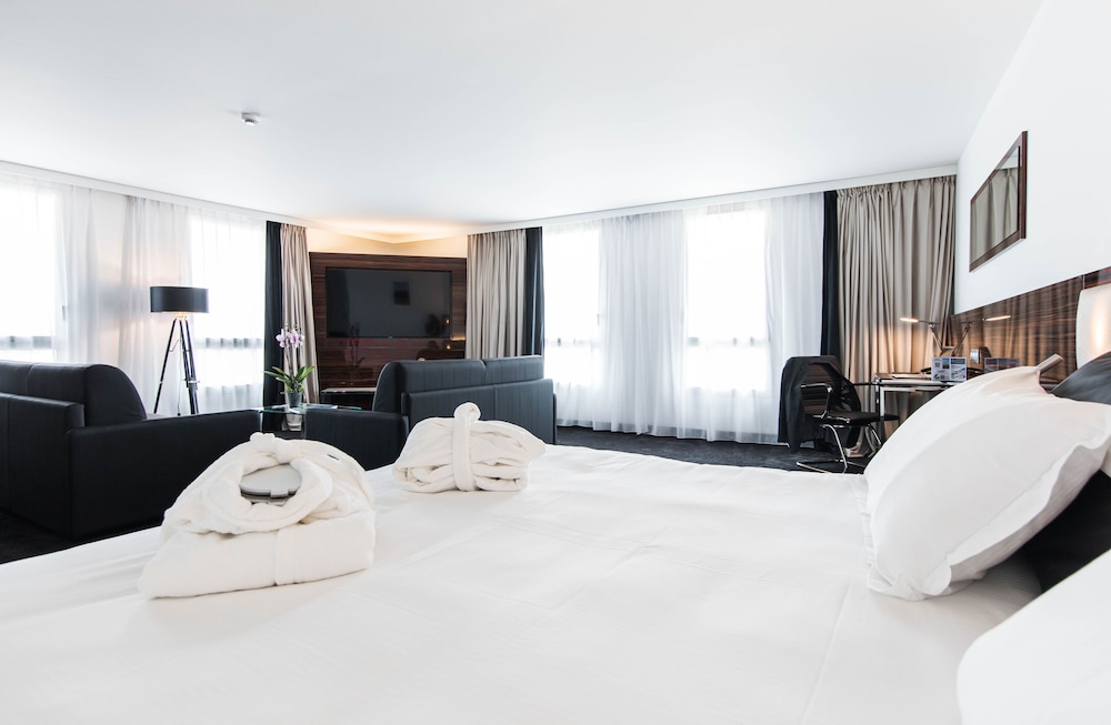 Suite (Privilege) - Photo 1
