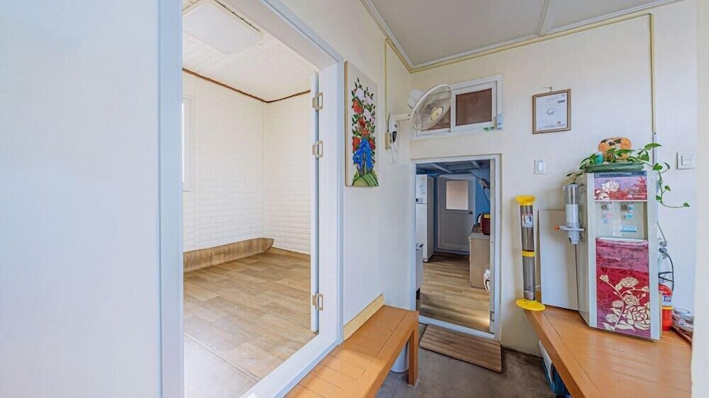 Room (private house) - Photo 8