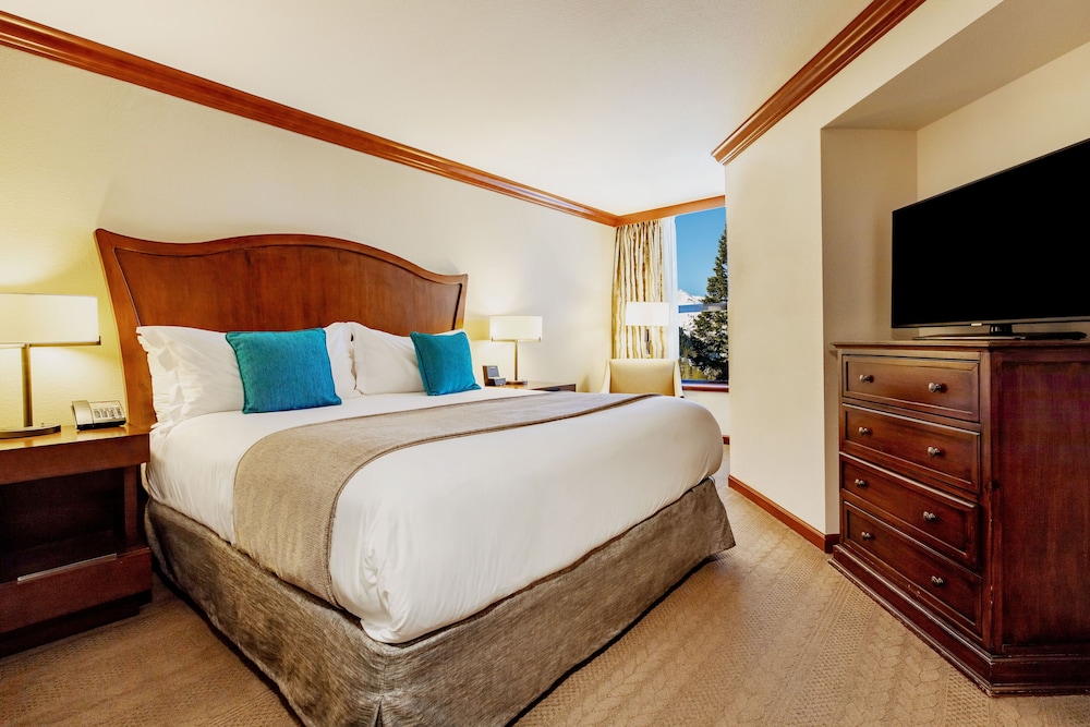 Suite, Fireplace, Valley View - Photo 1