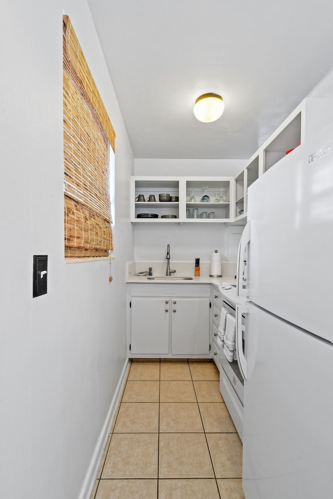 Apartment E photo 3