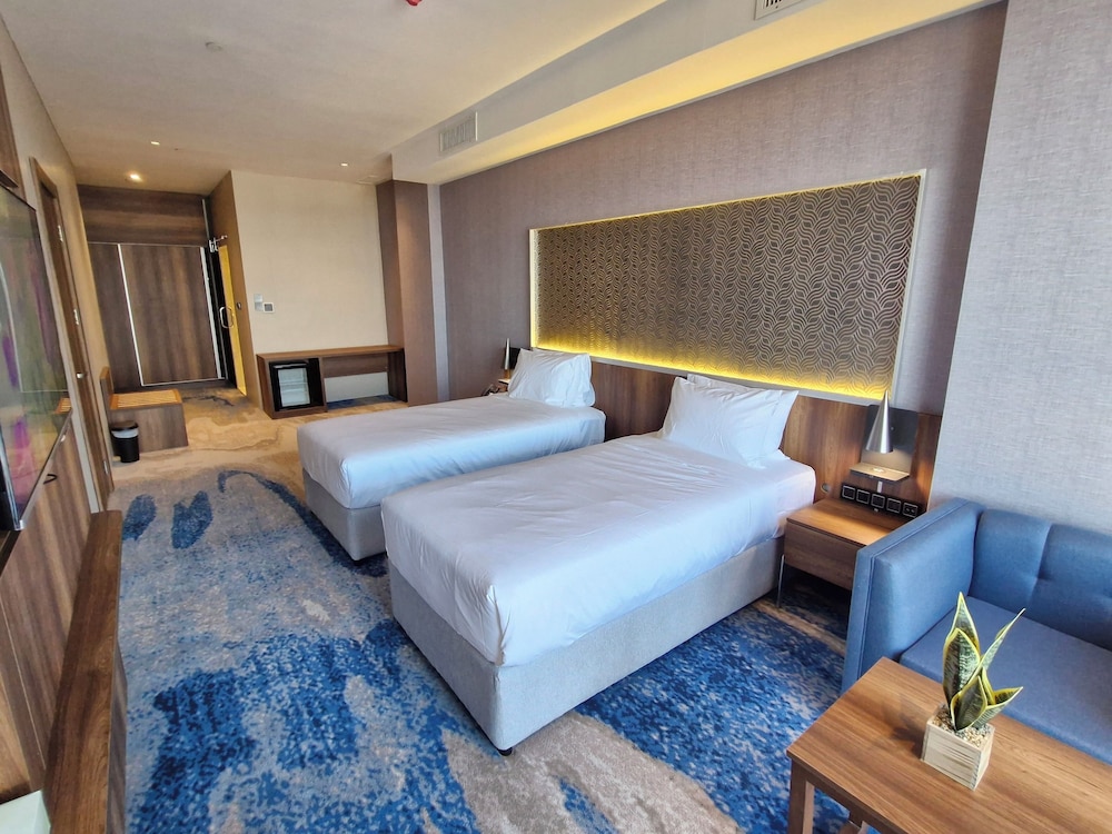 Grand Twin Room, City View
