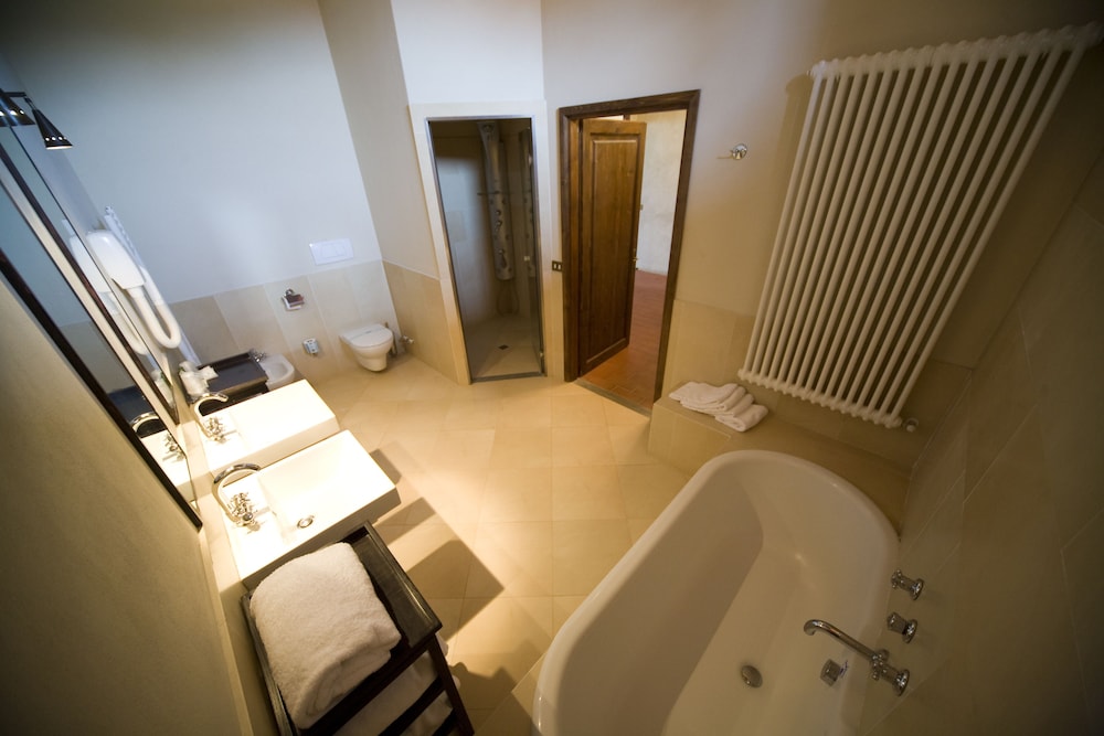 Classic Triple Room - Photo 16