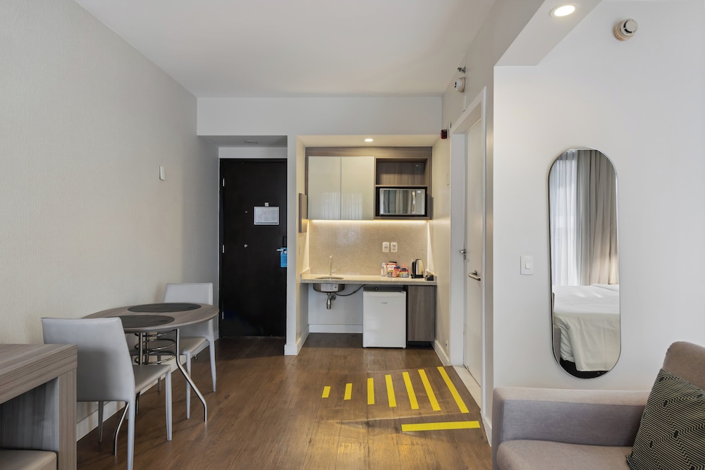 Studio Suite, 1 Queen Bed, Accessible, Kitchen - Photo 2