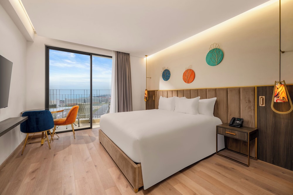 Superior Partial Ocean View King