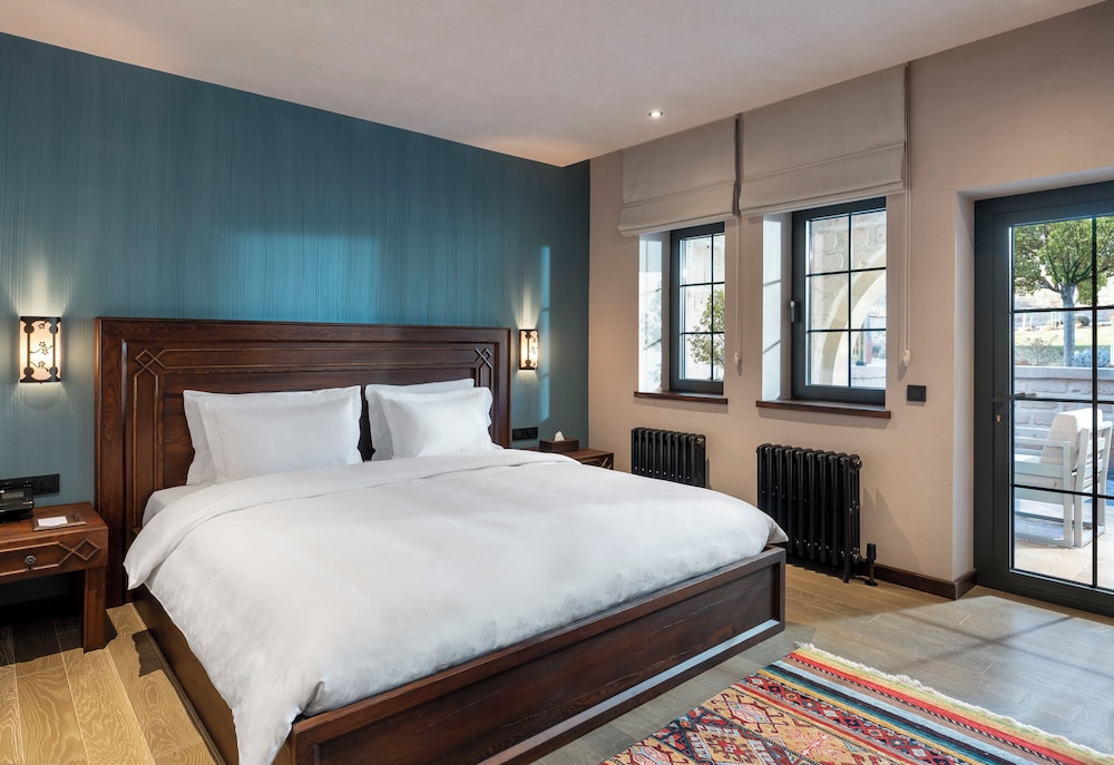 Deluxe Room, 1 King Bed, Terrace (Sakura)