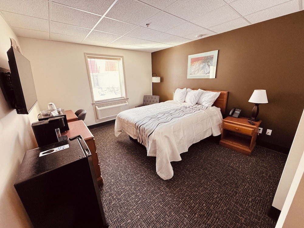 Standard Room, 1 Queen Bed