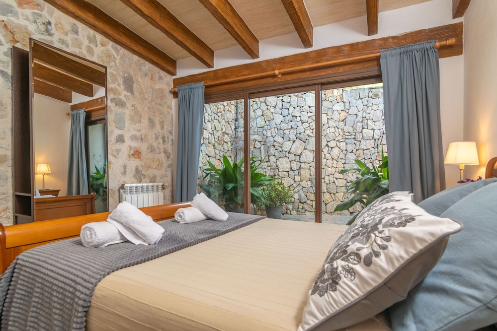 Villa photo 2