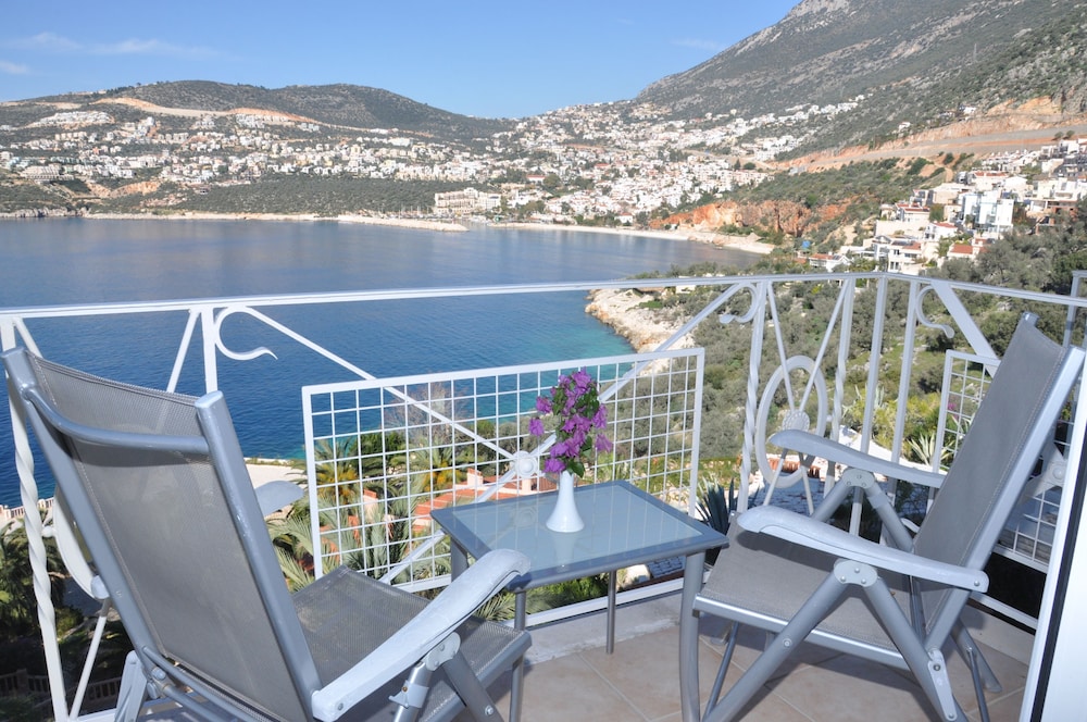 Junior Suite, Sea View, Corner - Photo 4