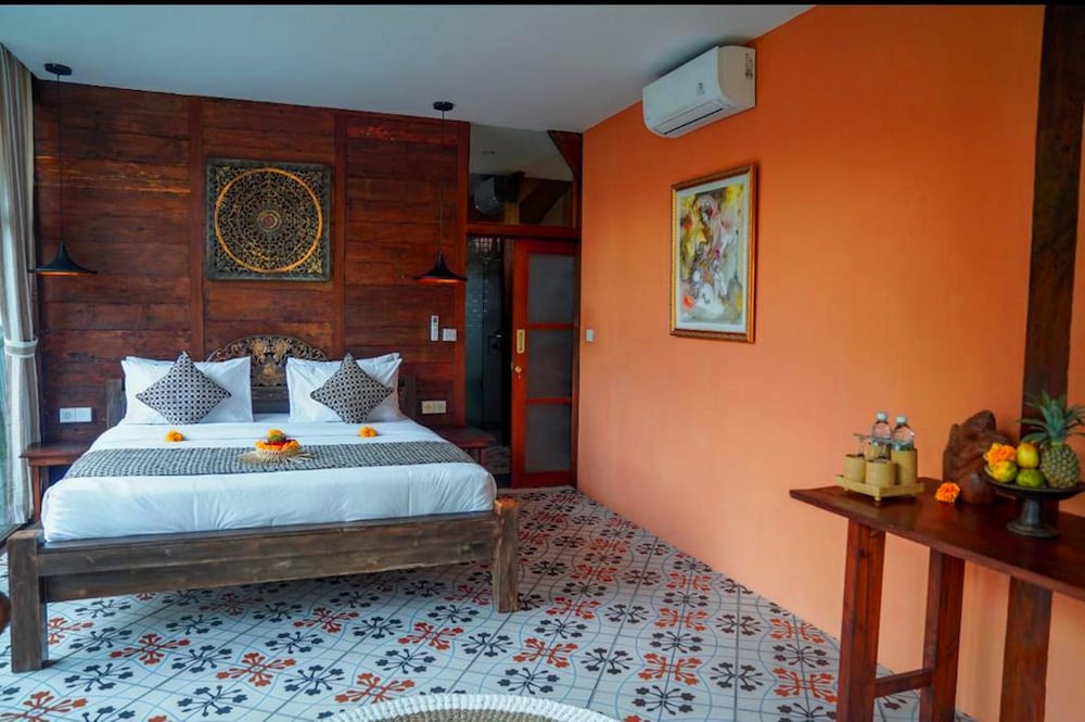 Deluxe Suite, Kitchen, Pool View photo 2