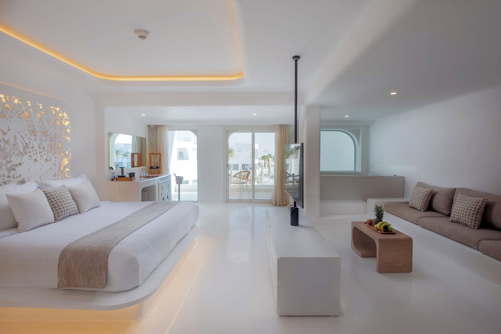 Livin' It Up Jacuzzi Suite