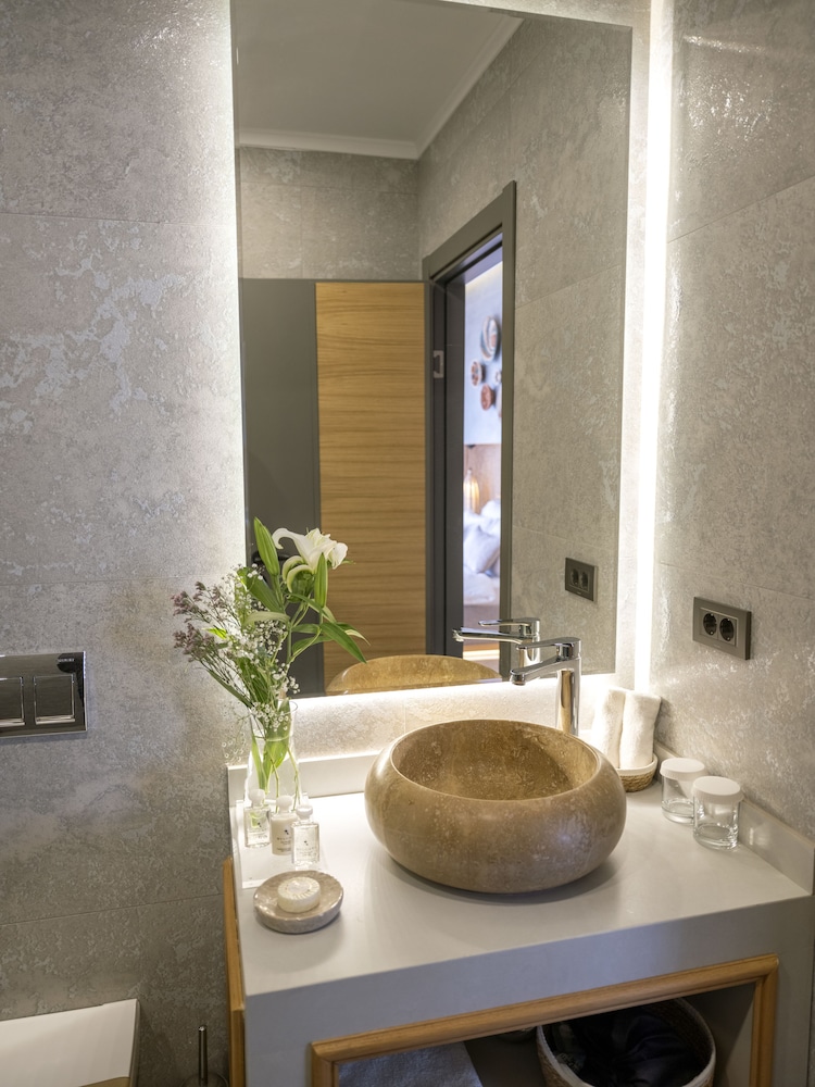 Corner Suite - Photo 5