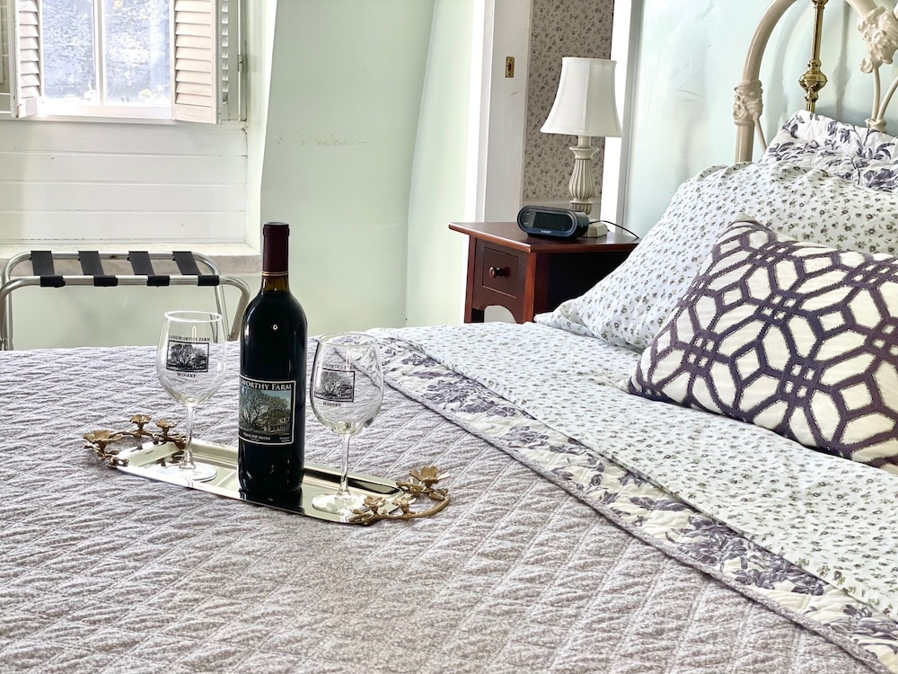 Standard Single Room, Ensuite (Maple Room)