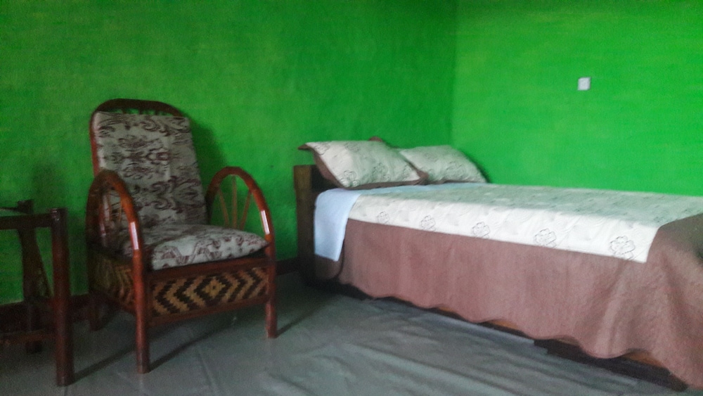 Basic House photo 2
