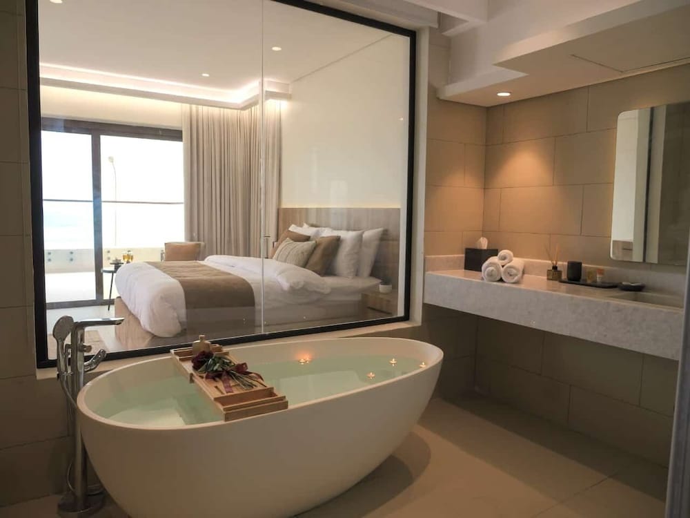 Luxury Chalet, Beach View