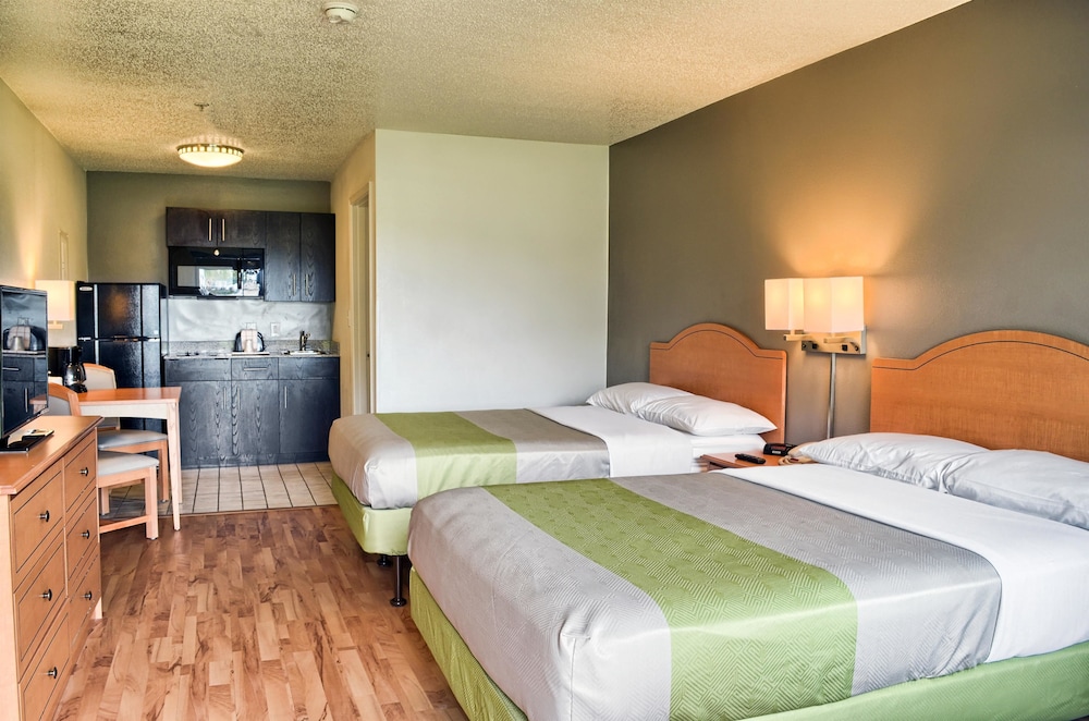 Standard Room, 2 Double Beds, Smoking - Photo 1