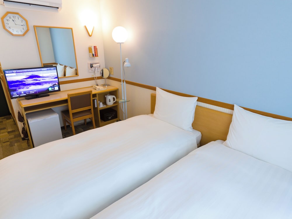 Economy Twin Room, Smoking photo 2