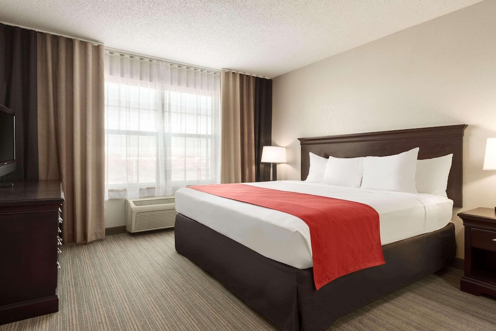 Suite, 1 King Bed, Non Smoking, Jetted Tub - Photo 1