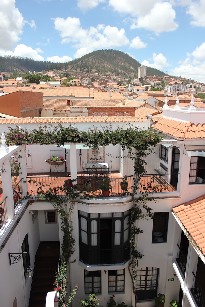 Deluxe Quadruple Room, 1 Bedroom, Private Bathroom, Courtyard View photo 2