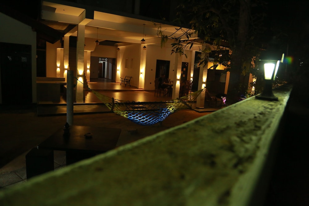 Comfort Room, 1 King Bed, Garden View