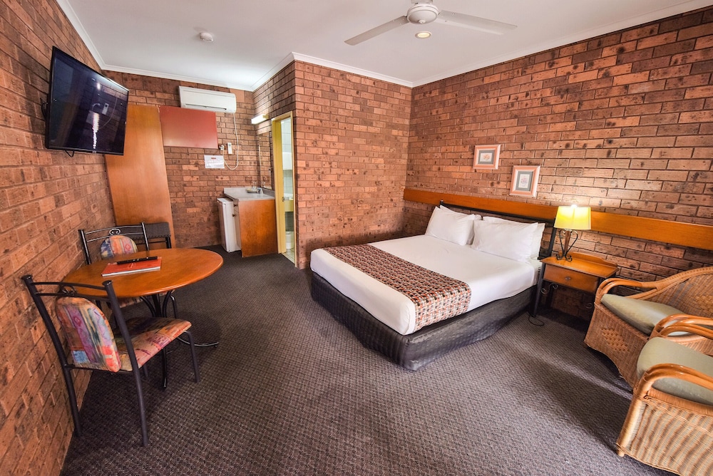 Deluxe Room, 1 Queen Bed photo 2