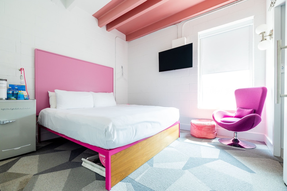 Room 311: Cozy King