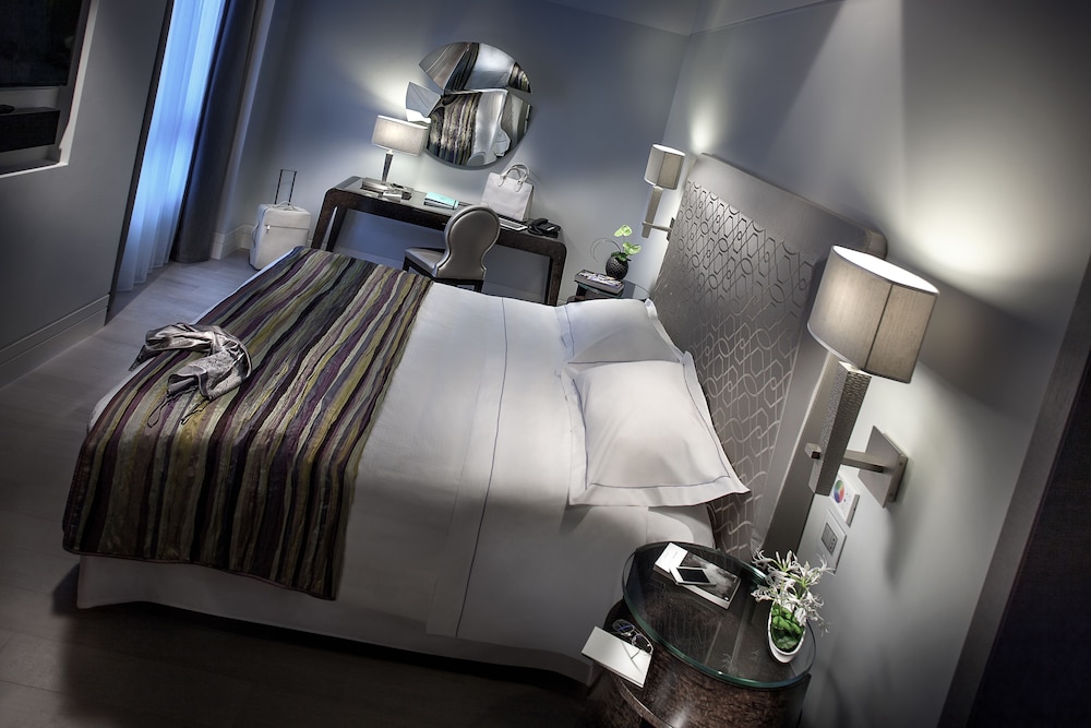Executive Queen Suite with Wellness Area Access
