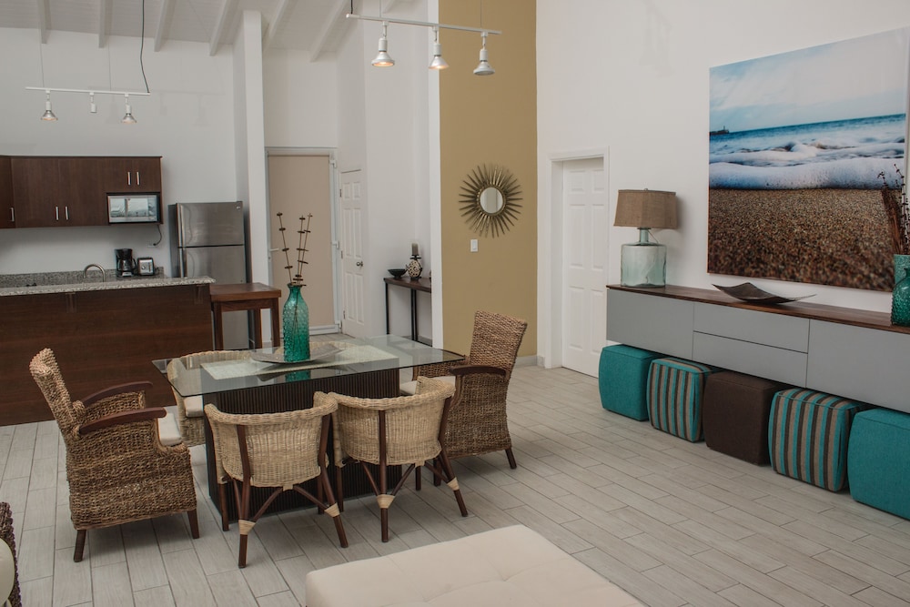 Family Apartment, 3 Bedrooms, Ocean View, Beachfront photo 3