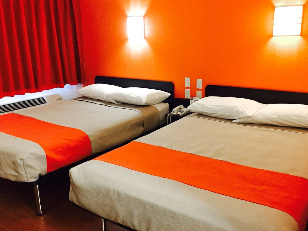 Deluxe Room, 1 Queen Bed, Accessible, Non Smoking - Photo 7