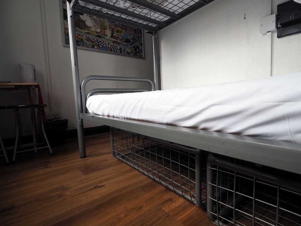 Private 2 Bunk Room, Shared Bathroom photo 2