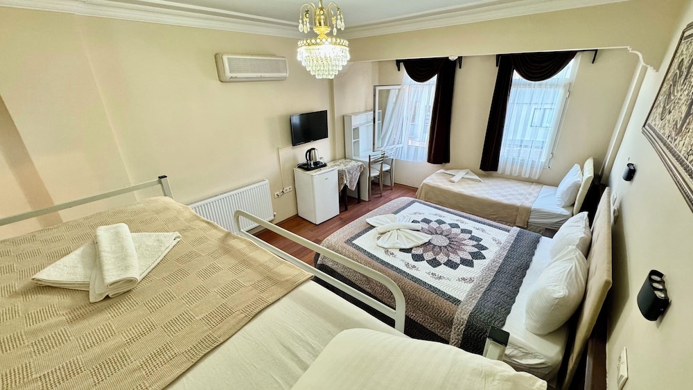 Grand Room, 1 Bedroom, Non Smoking, City View photo 3