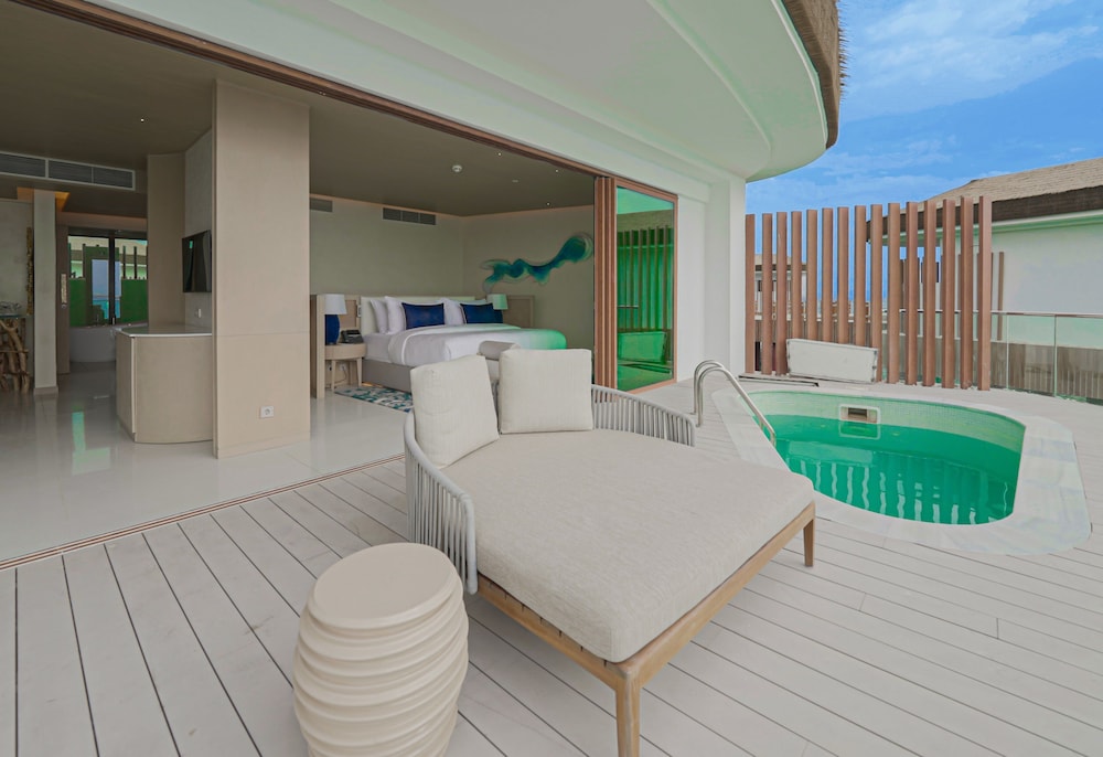 Water Bungalow Suite - Photo 14