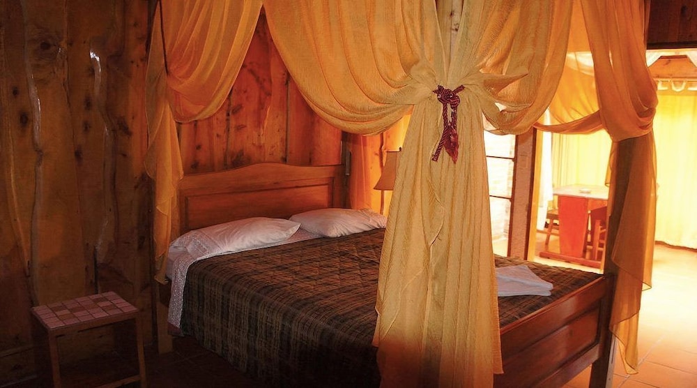 Romantic Cabin, 1 Queen Bed, Fireplace, Garden View photo 1