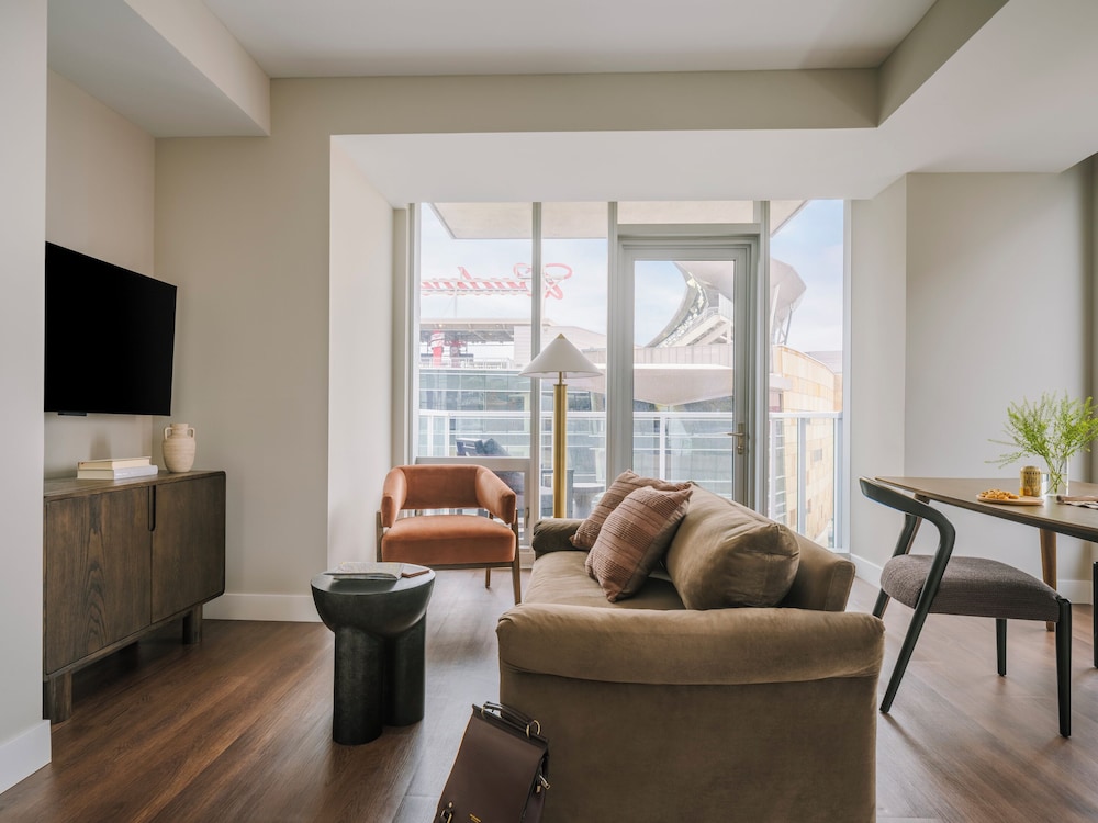 Apartment, 2 Bedrooms, Accessible, City View photo 1