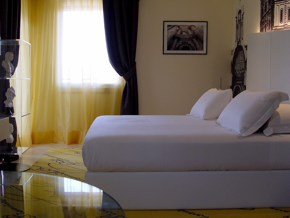 Premium Suite, 1 King Bed photo 1