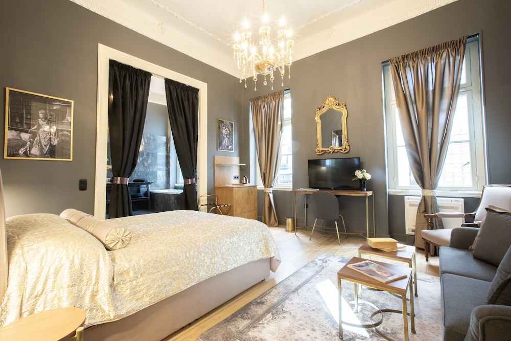 Signature Suite, 1 Queen Bed (Signature King Suite) photo 2