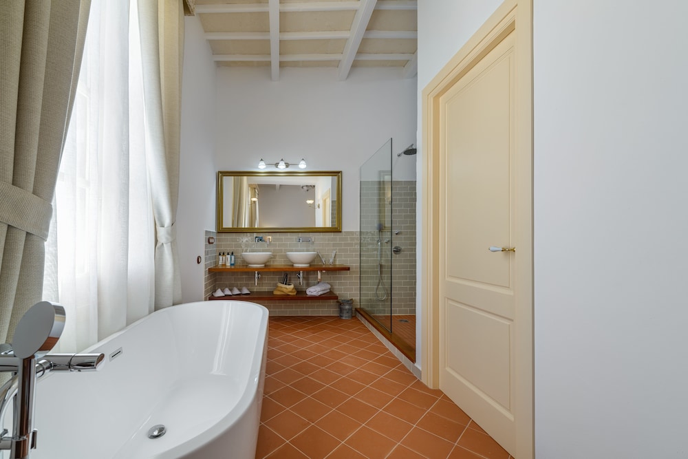 Superior Triple Room - Photo 9