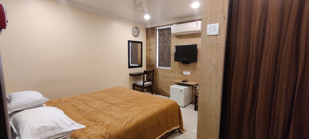 Room - Photo 8