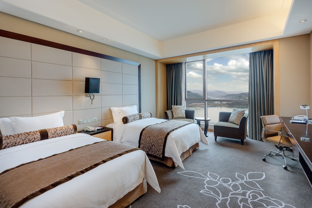 Standard Room, 2 Twin Beds, River View - Photo 1