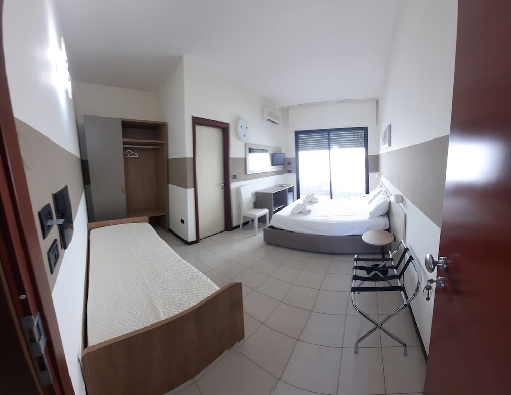 Standard Triple Room photo 2