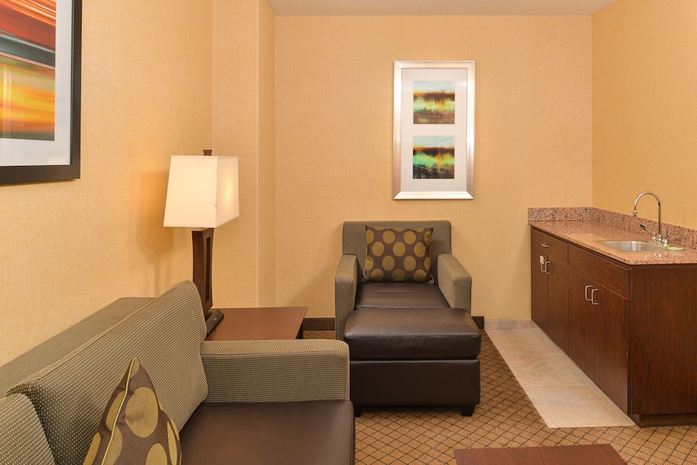 Suite, 1 King Bed with Sofa bed, Corner - Photo 12