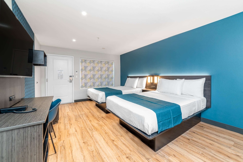 Deluxe Room, 2 Double Beds, Accessible, Non Smoking photo 3