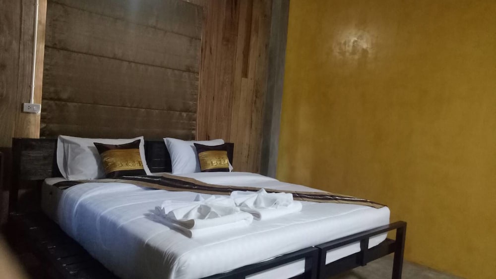 Deluxe Double Room with Sofa Bed - Photo 2
