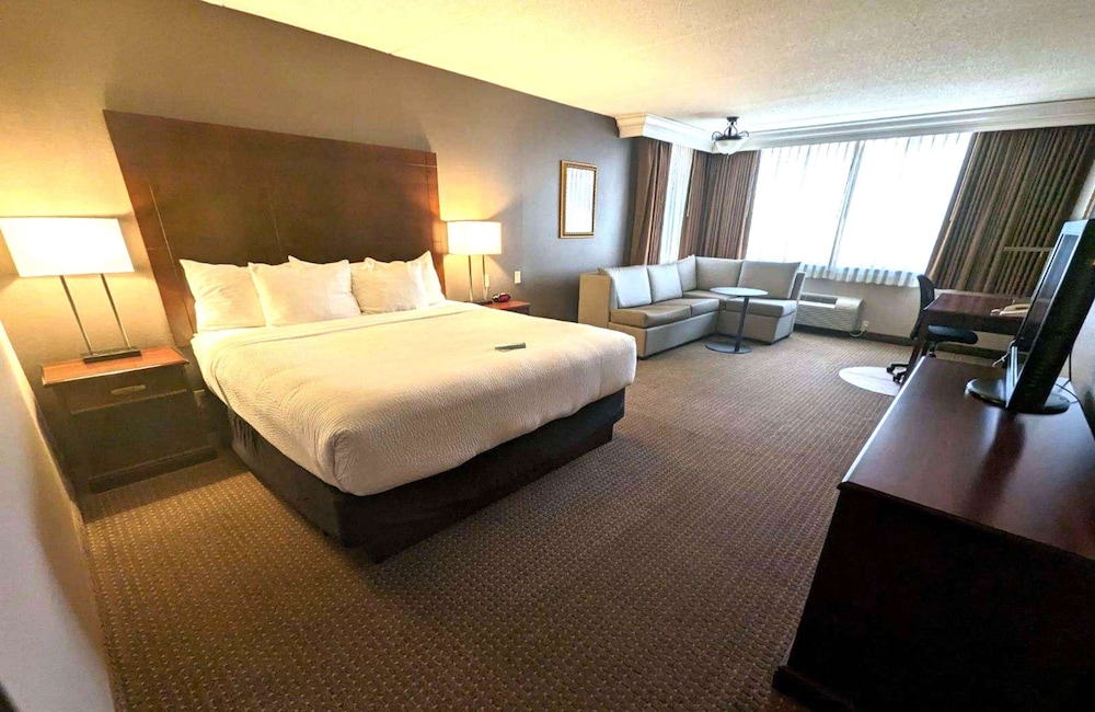 Standard Room, 1 King Bed, Refrigerator & Microwave, River View - Photo 2
