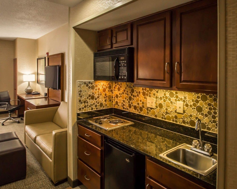 Suite, Non-Smoking, 2 Queen Beds with Sofa Bed, Kitchenette with Electric Cook Top photo 3
