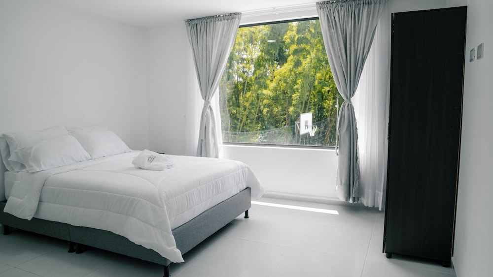 Classic Room, Pool View photo 3