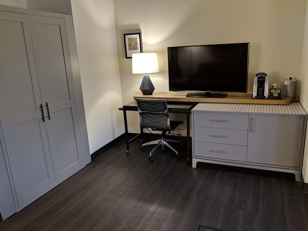 Standard Room, 2 Queen Beds, Accessible (Communications) - Photo 8