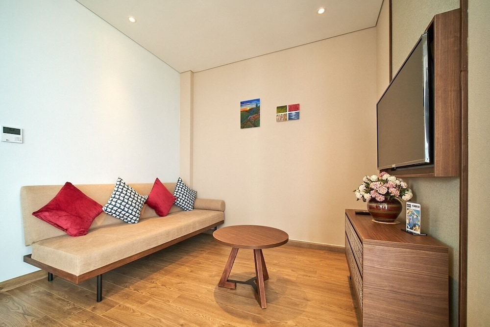 Family Apartment, 2 Bedrooms, Balcony, Partial Ocean View photo 2
