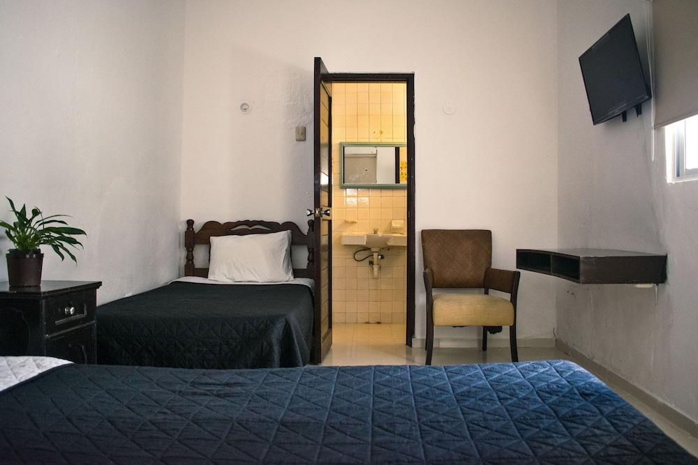 Standard Twin Room - Photo 5